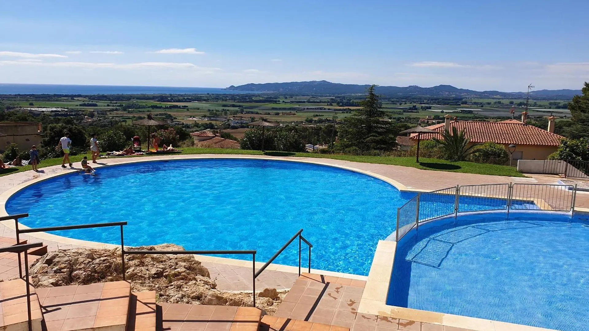 Ferienhaus Villa Casa Acogedora Con Gran Piscina Comunitaria Y Cerca De La Playa En L'Estartit - Es-323-72